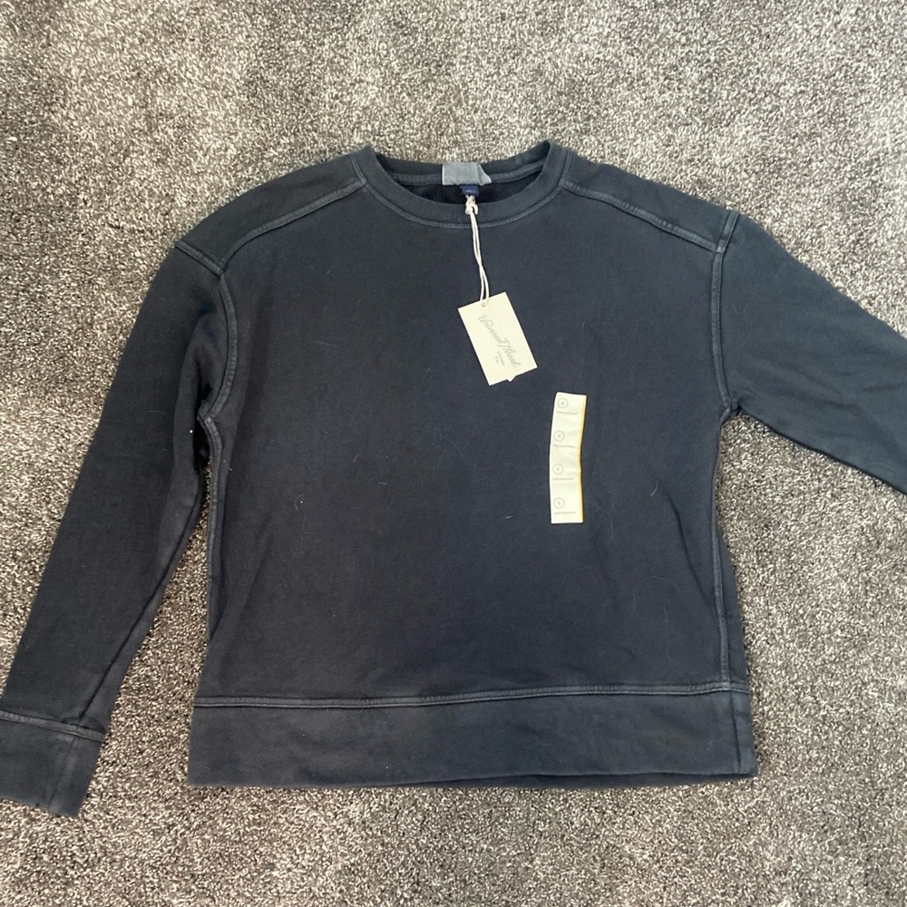 grey crew neck